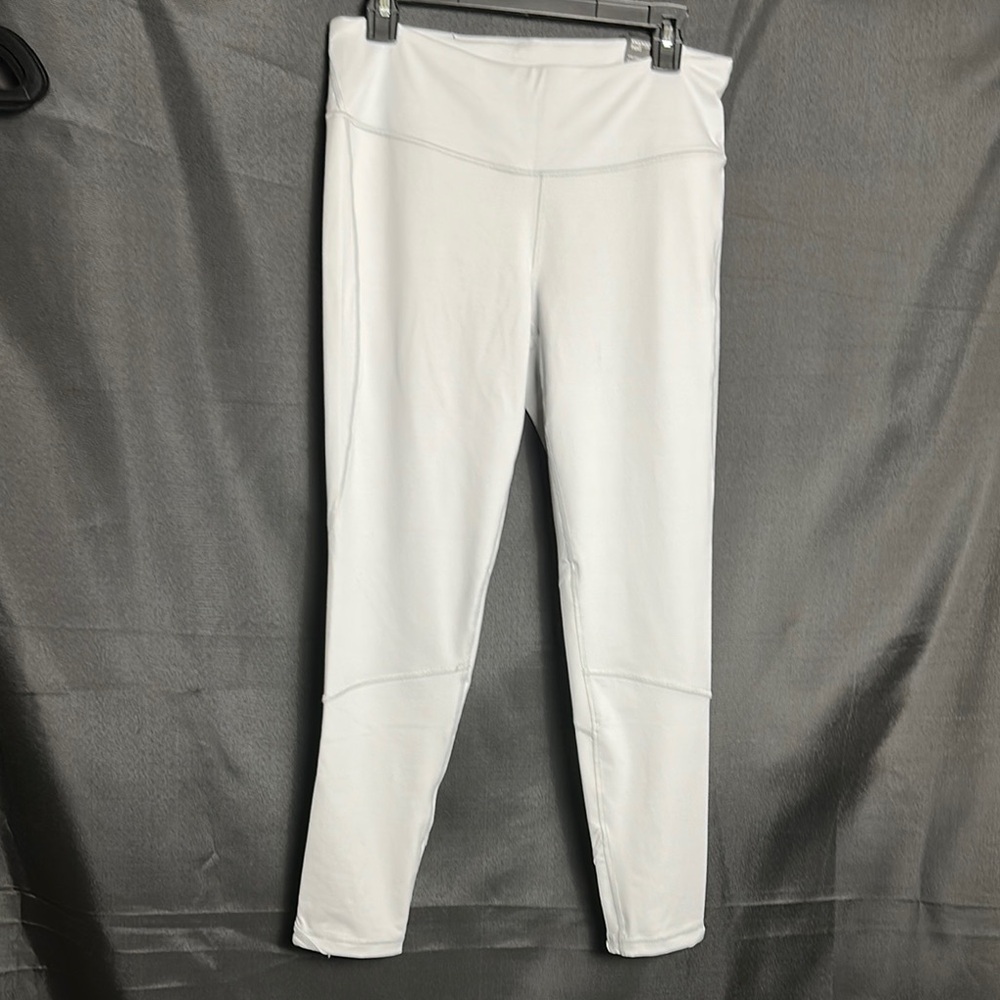 NWT Victoria Sport Stylish Light Gray Leggings with keyholes at back of calfs